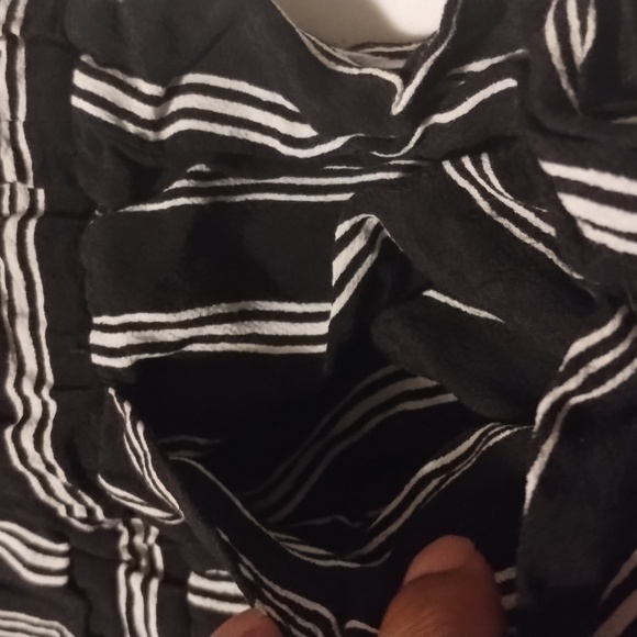 LOFT | Petite Striped Flutter Sleeve stripe with two sides pockets Romper Size S - Picture 11 of 14